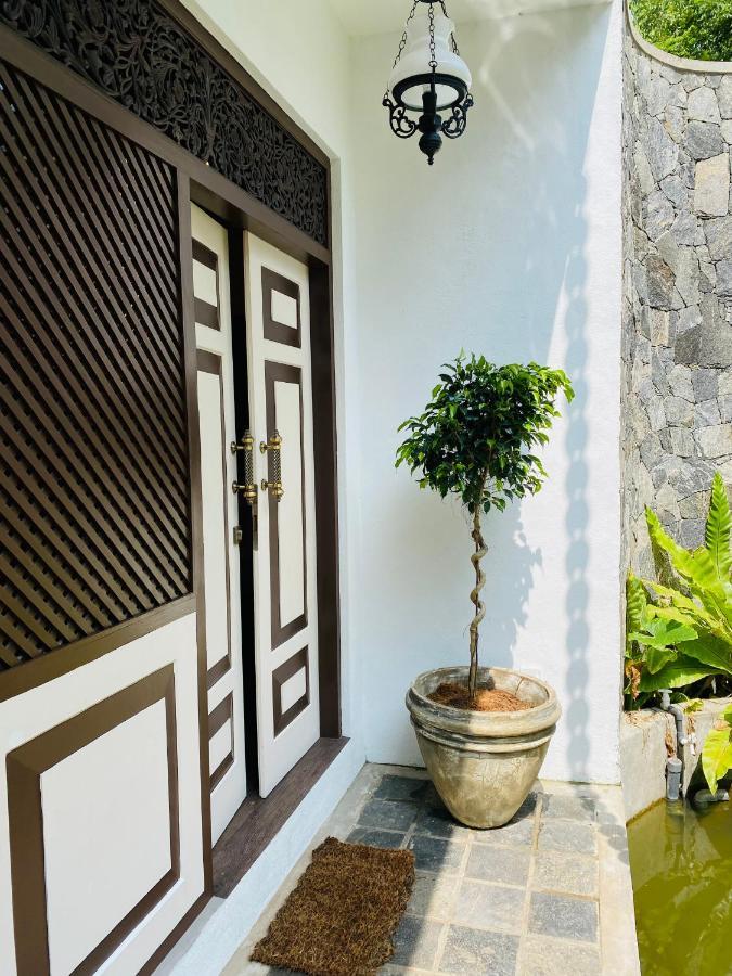 Thaprobana Villa Tangalle - Private Villa Esterno foto